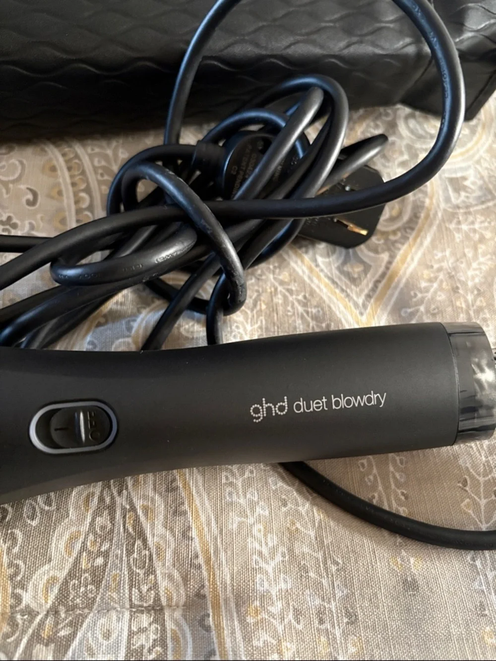 ghd Black Heated Round Styling Brush with Quilted Heat Pouch - Picture 3 of 8
